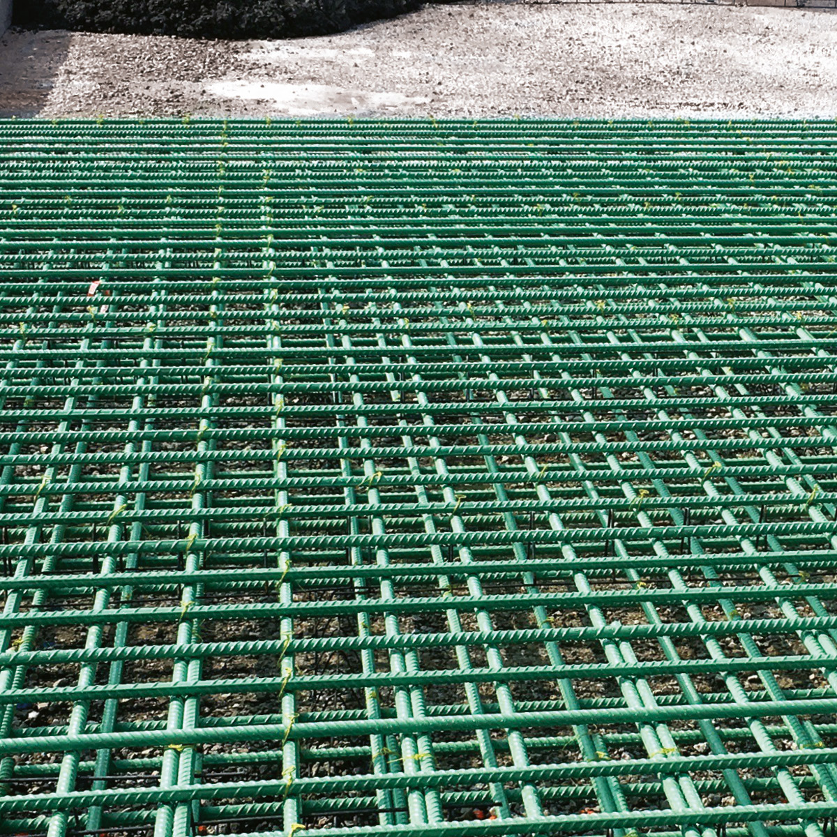 This 2 3/4 inch diameter by 14 inch long concrete vibratory head is used on rebar which is coated with epoxy resin. Available from Speedcrete, United Kingdom.