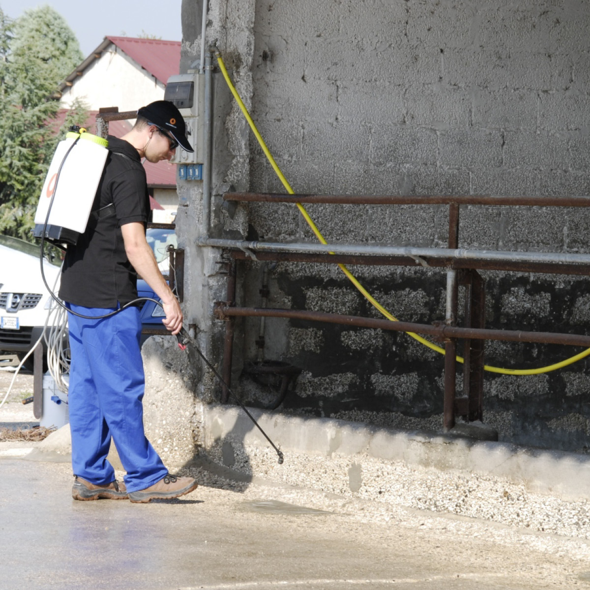 In addition to permanently waterproofing concrete structures, Evercrete Vetrofluid® protects constructions from the attack of deicing salts and freeze-thaw cycles, protects the reinforcement steels from the action of carbonation, consolidates and Increase