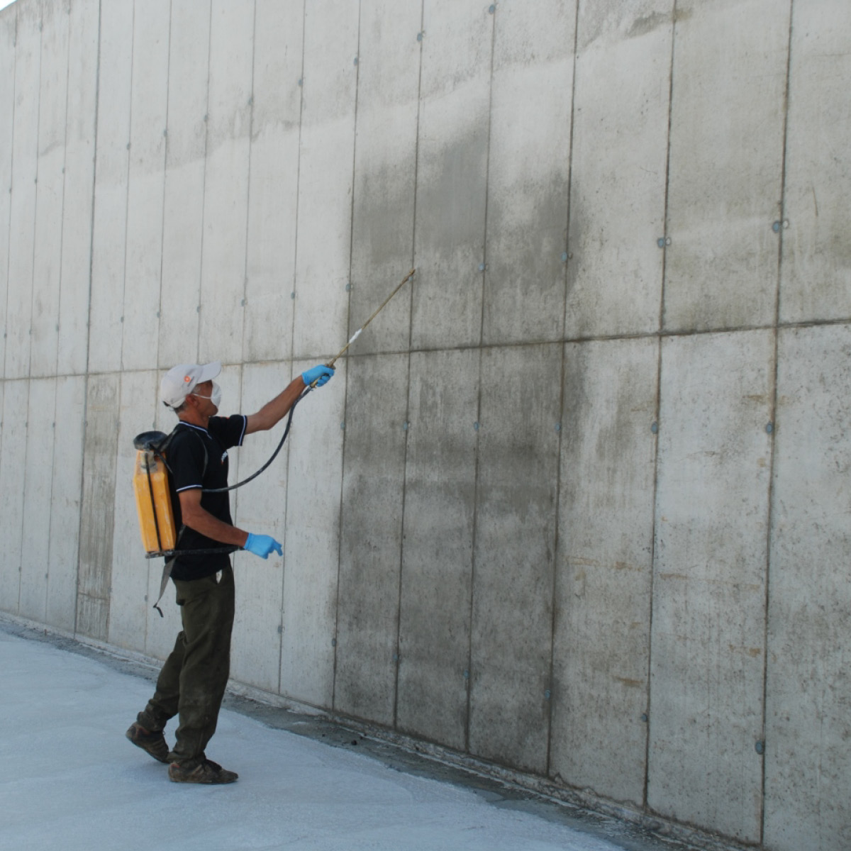Evercrete Vetrofluid concrete waterproofing and protective shield. Available from Speedcrete, United Kingdom.