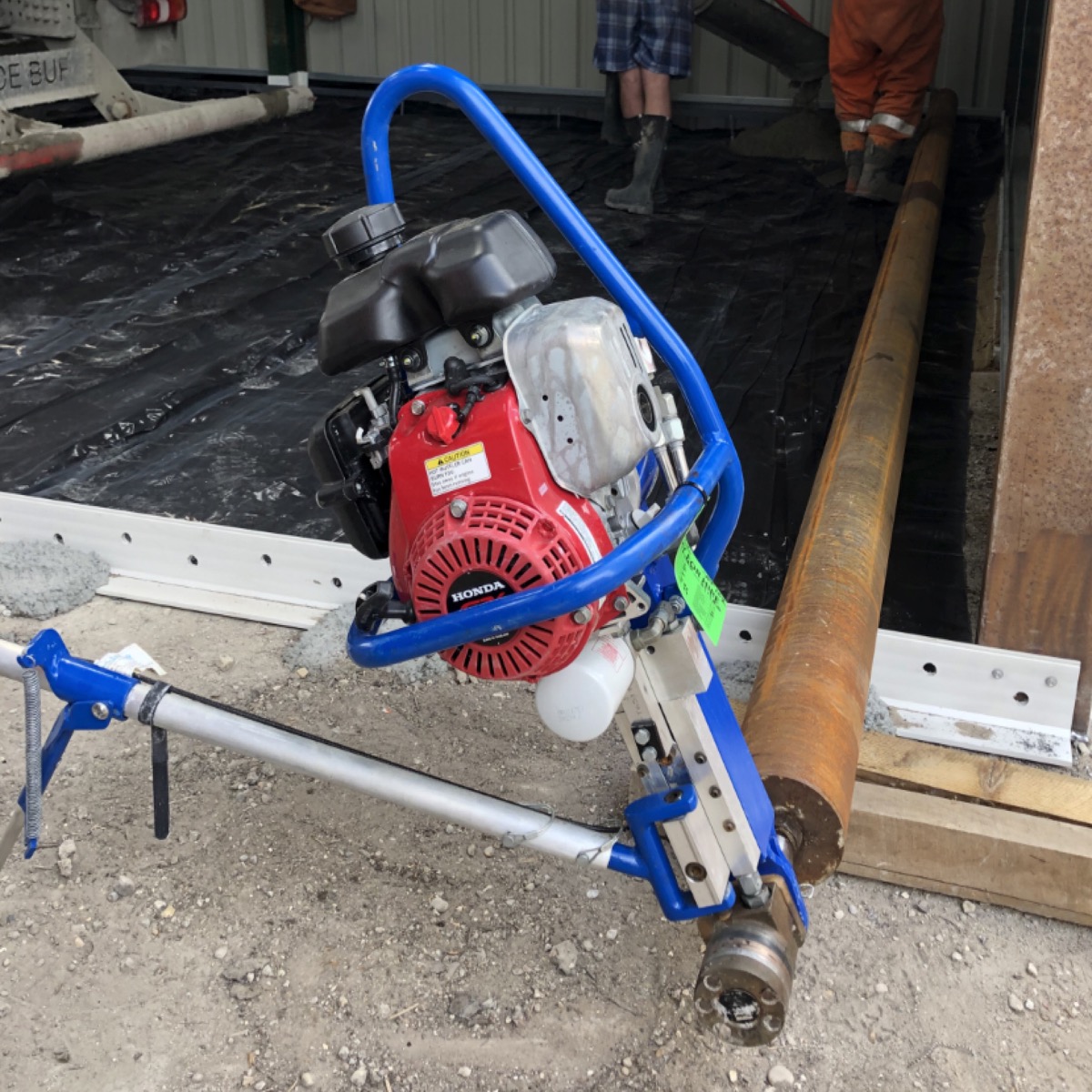 The all new Bunyan RT10 features a Honda GX100 power unit that is coupled to a hydraulic motor and pump to provide a small & portable roller screed system but with the power and capability to run large diameter tubes all the way up to 8.5 mtrs. Speedcrete