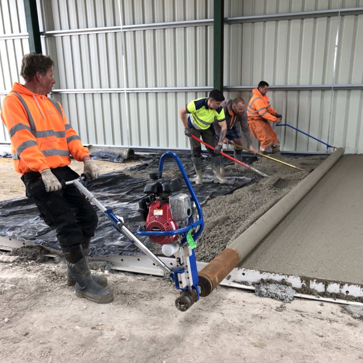 The all new Bunyan RT10 features a Honda GX100 power unit that is coupled to a hydraulic motor and pump to provide a small & portable roller screed system but with the power and capability to run large diameter tubes all the way up to 8.5 mtrs. Speedcrete